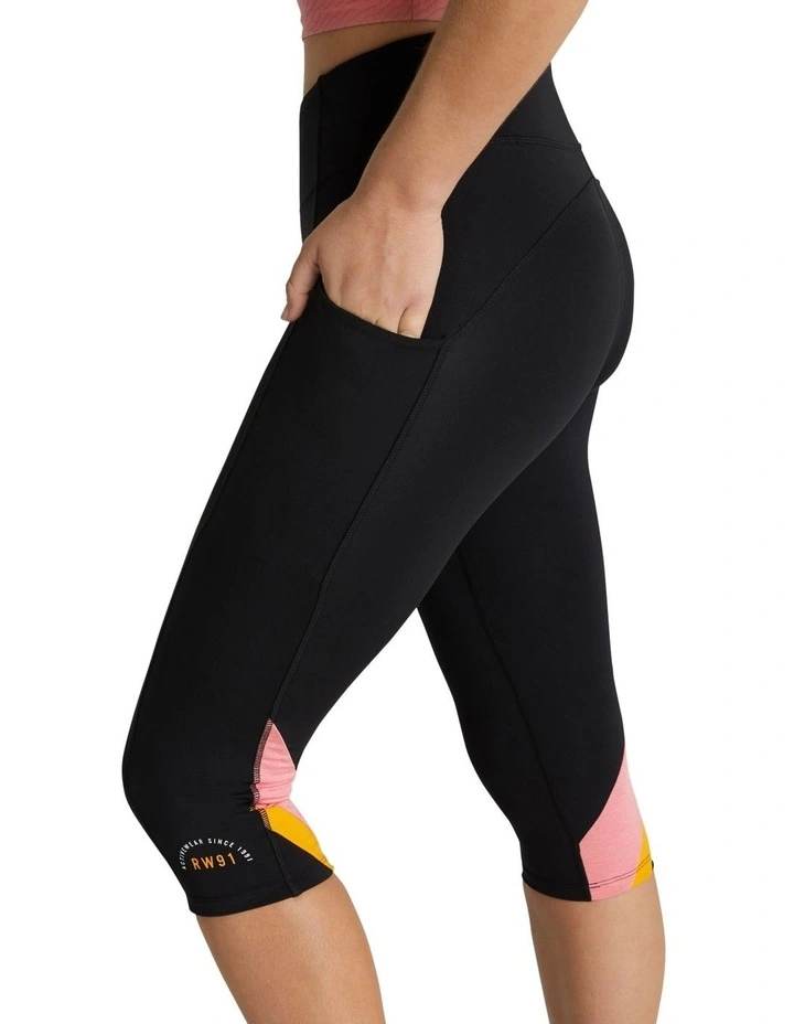 Blaze Pocket 3/4 Tights In Black - Image 2
