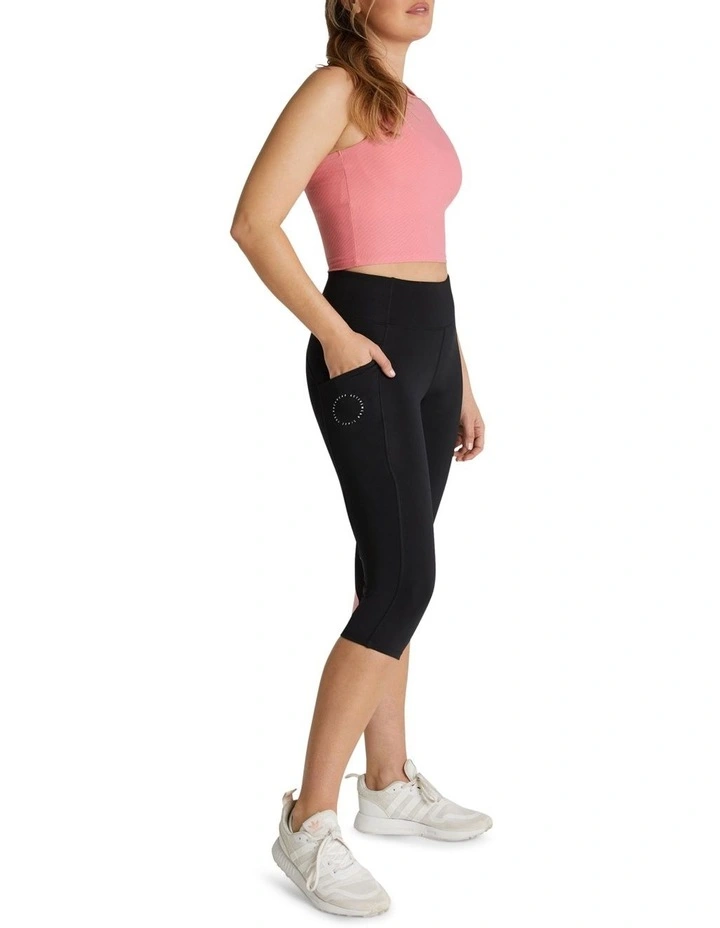 Blaze Pocket 3/4 Tights In Black - Image 5