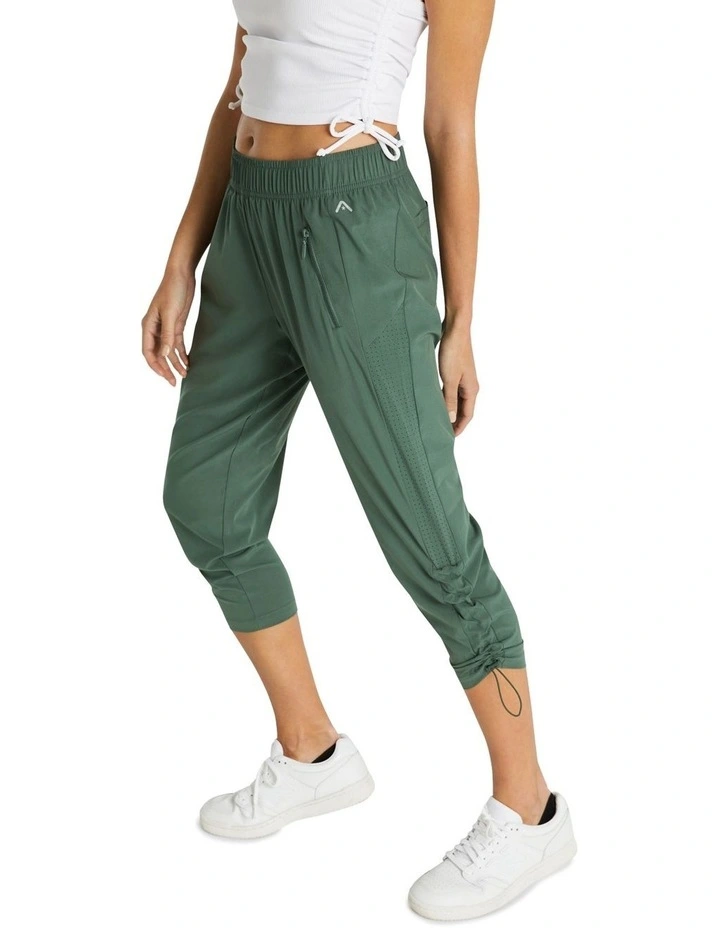 Light 3/4 Pant In Green