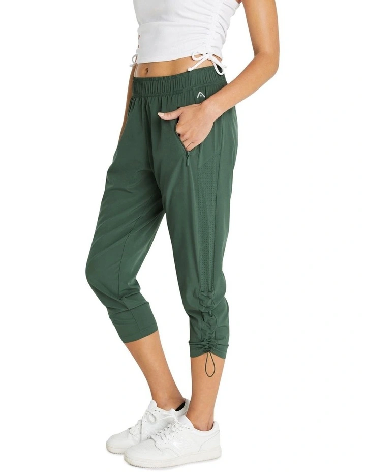 Light 3/4 Pant In Green - Image 3