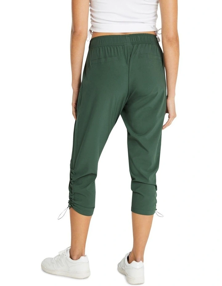 Light 3/4 Pant In Green - Image 4
