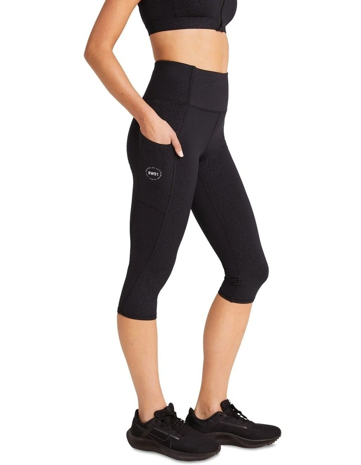 Speed Pocket 3/4 Tights In Black - Image 2