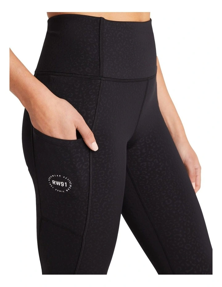 Speed Pocket 3/4 Tights In Black - Image 4