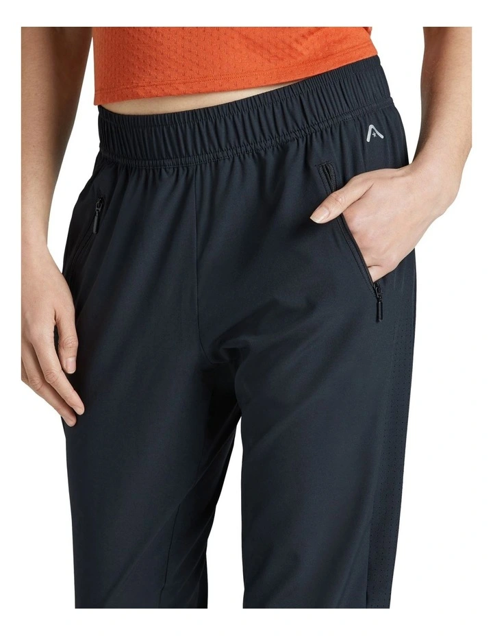 3/4 Rouched Pant In Black - Image 4