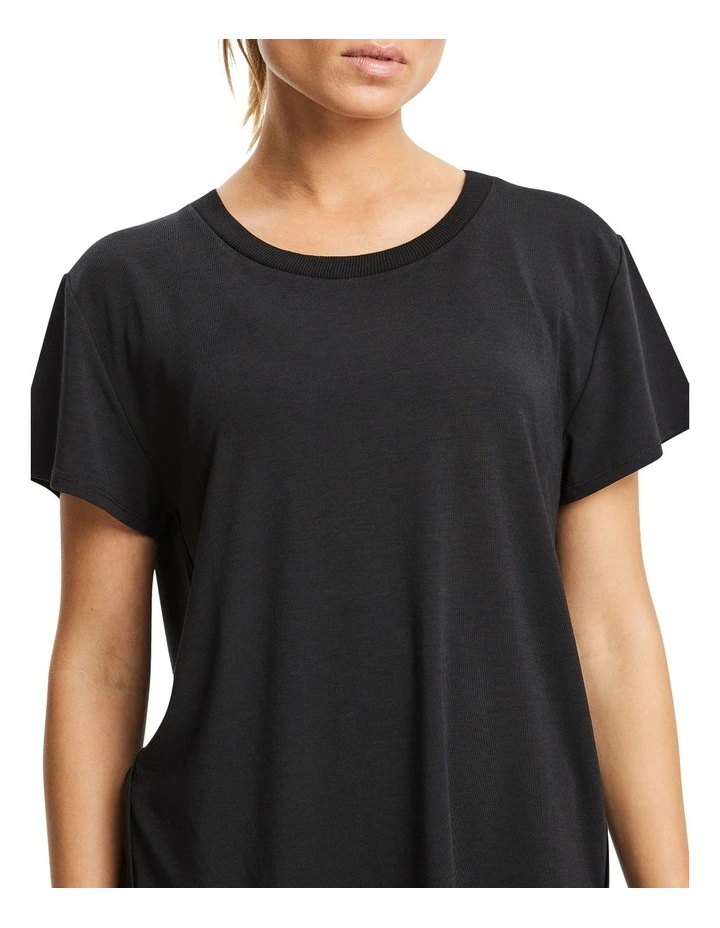 Long Line High Low Tee In Black - Image 4