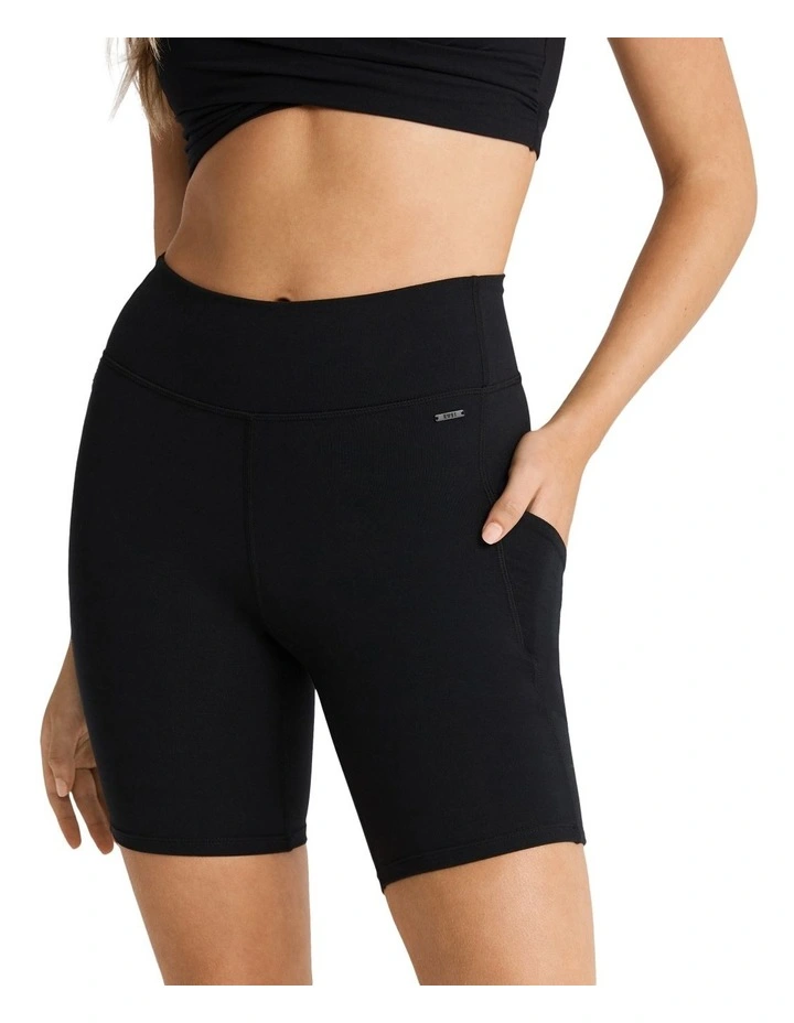 Melrose Pocket Bike Shorts In Black