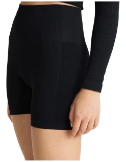Seamless Booty Shorts In Black