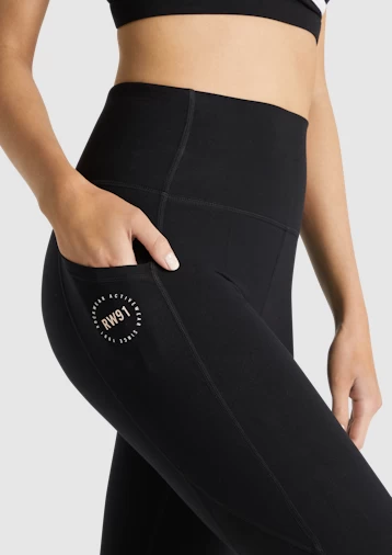 Alaska Luxesoft Pocket Scrunch Bum 7/8 Tights - Image 5